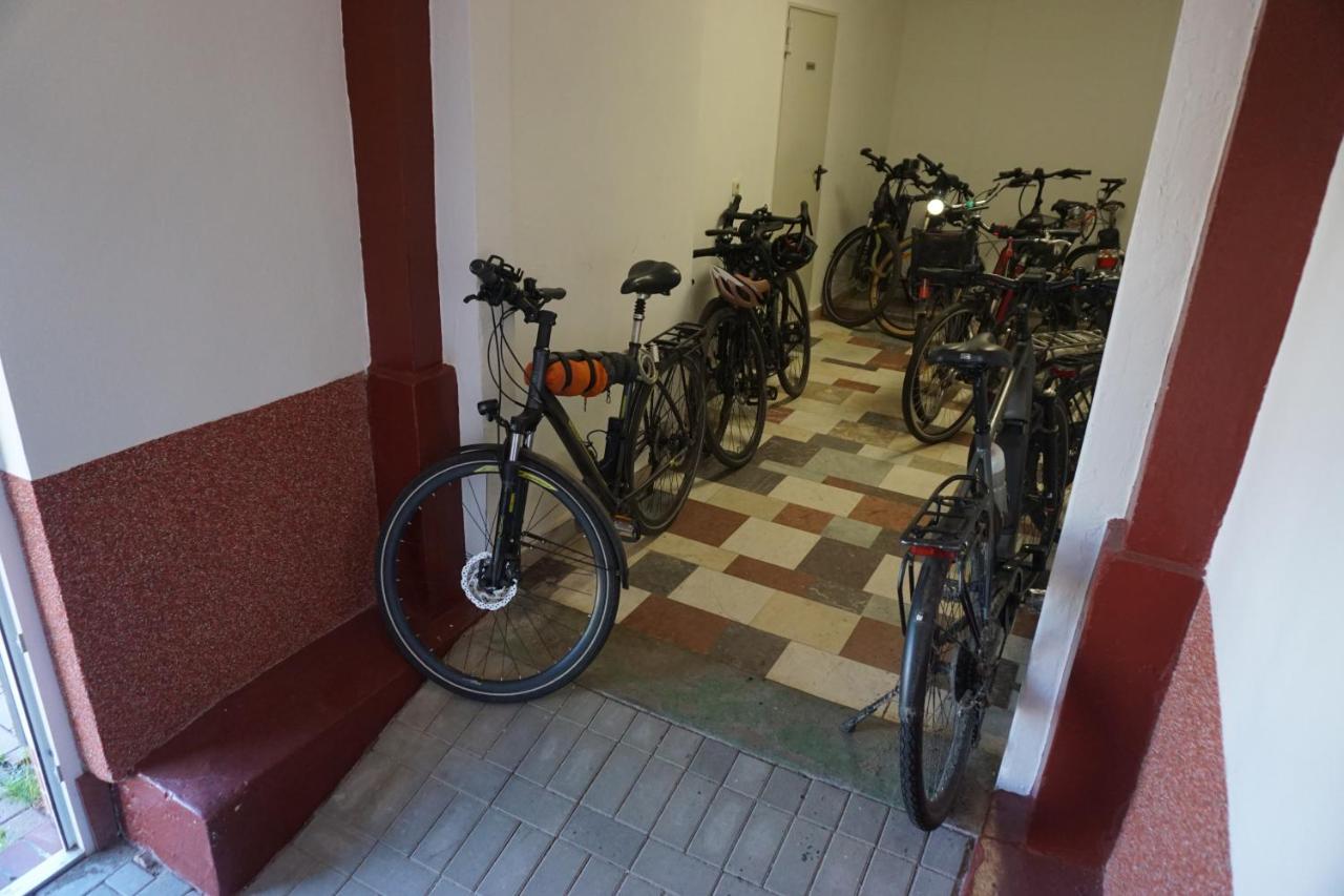 Hotel Am Bahnhof Варен Экстерьер фото