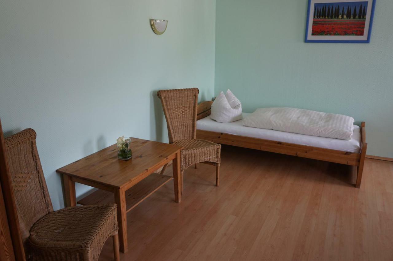 Hotel Am Bahnhof Варен Экстерьер фото