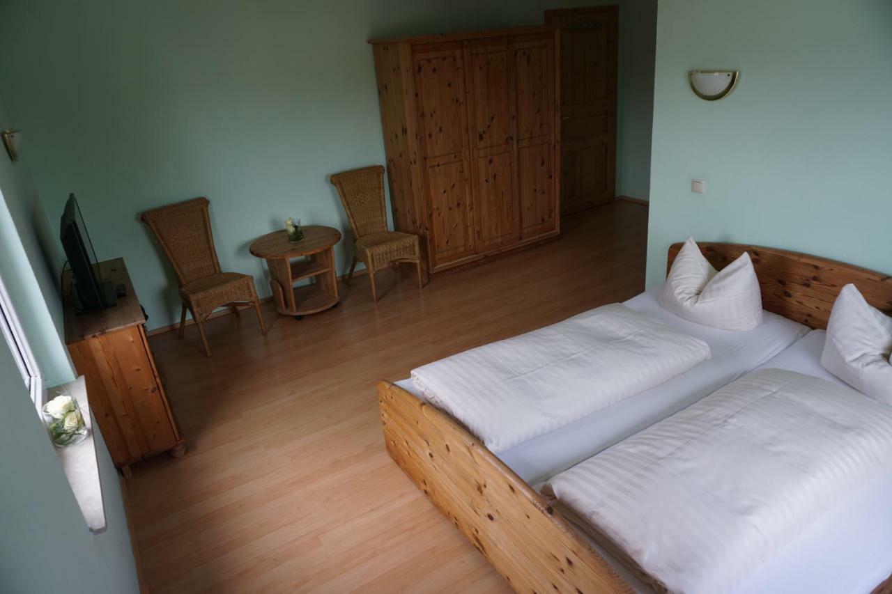 Hotel Am Bahnhof Варен Экстерьер фото